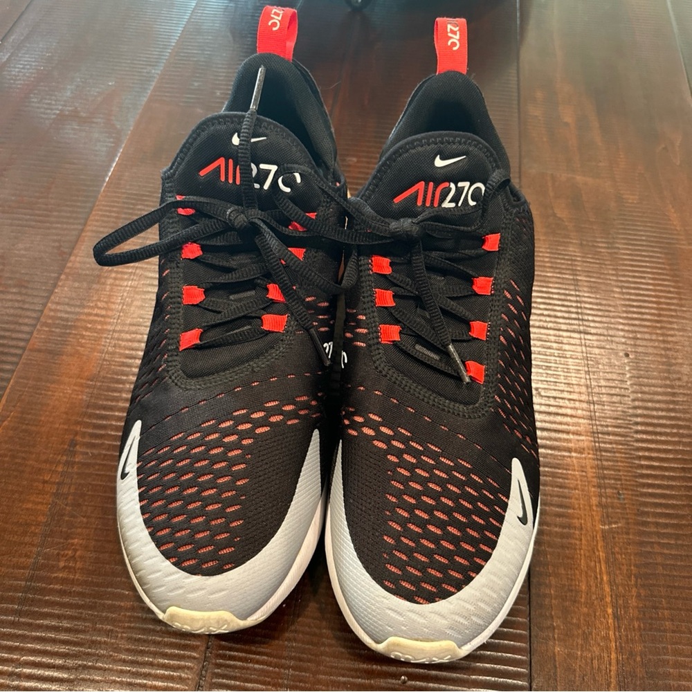 Nike Air 270 Black and Red Sneakers
